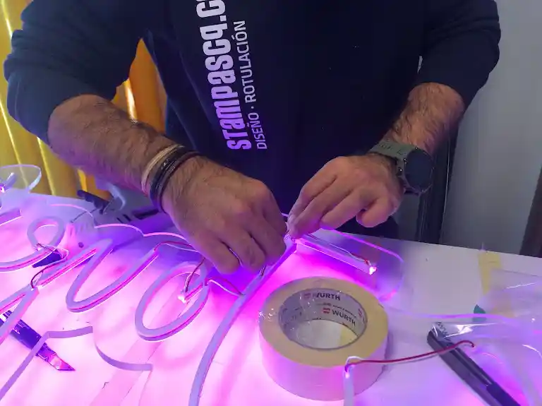 rotulos personalizados en neon